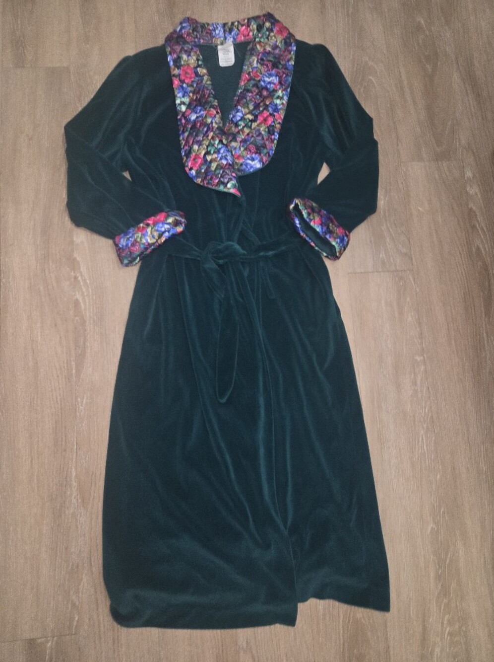 Vtg Green Velour Hostess Gown Loungewear Quilted Floral Trim Long Robe
